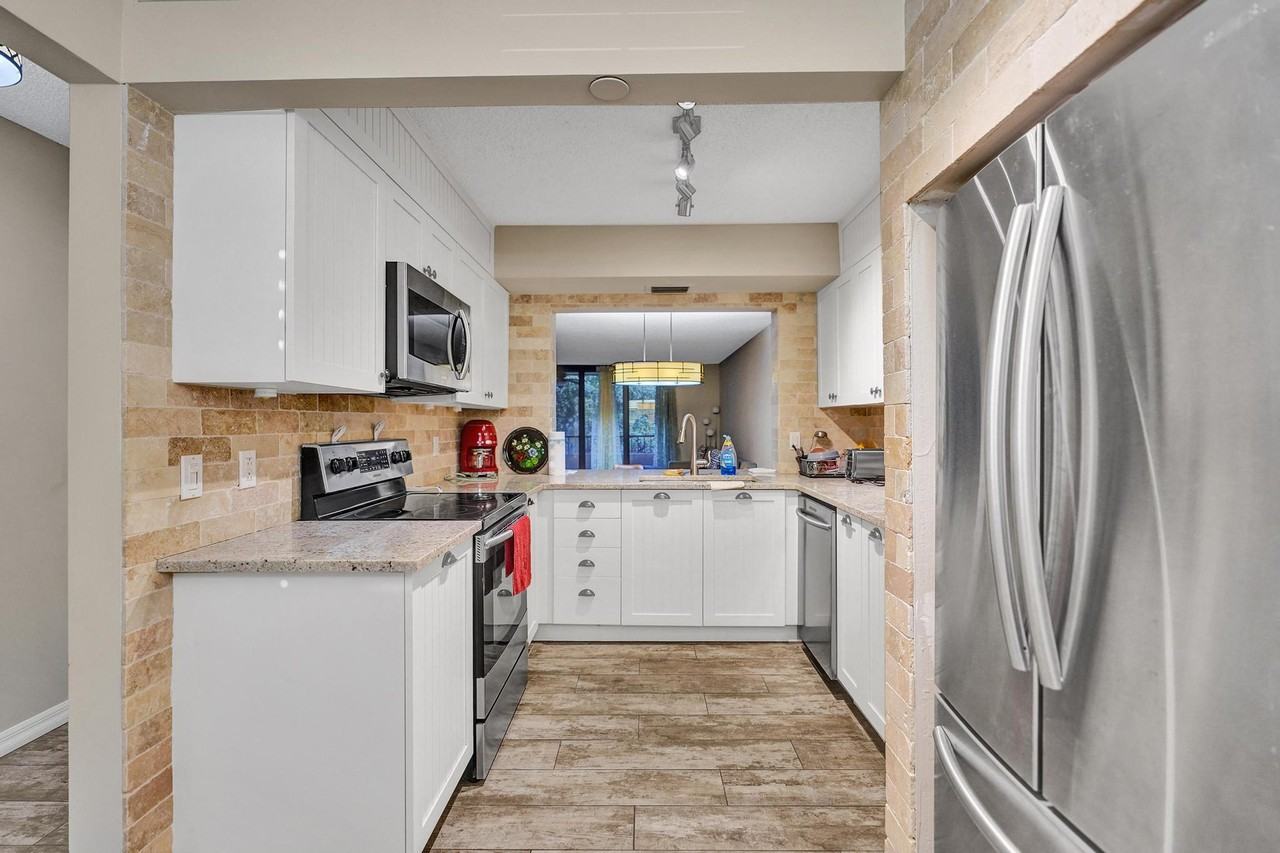 2070 Homewood Blvd #2070-214 - Photo 6 of 30