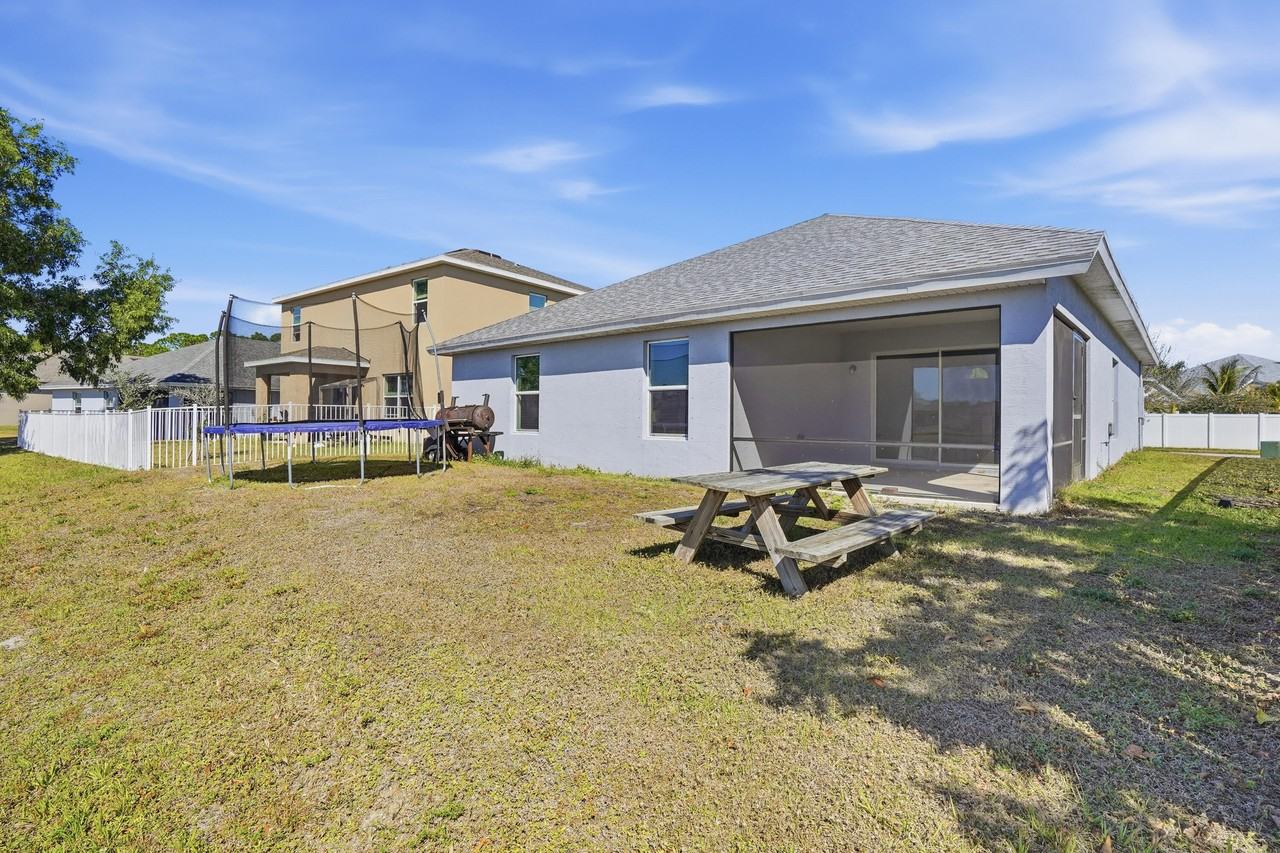 425 Seafoam Cir #425 - Photo 2 of 27