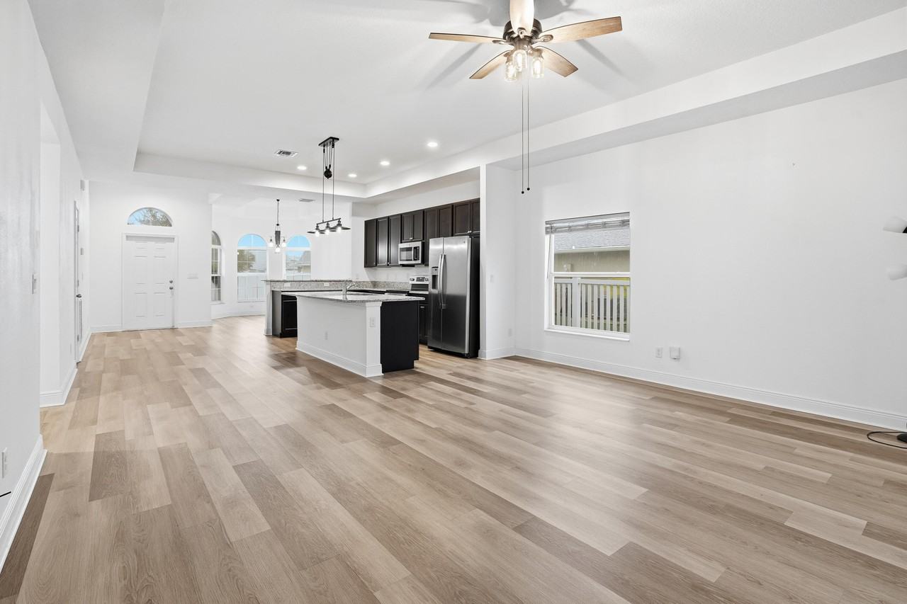 425 Seafoam Cir #425 - Photo 3 of 27