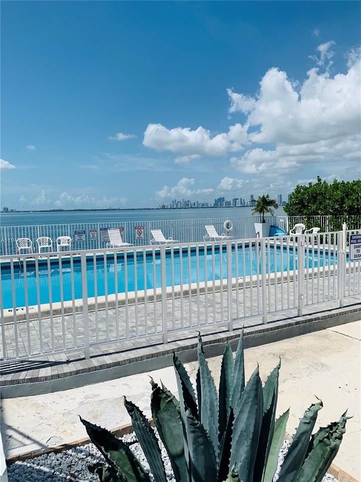 1840 S Treasure Dr #1840-15 - Photo 2 of 17