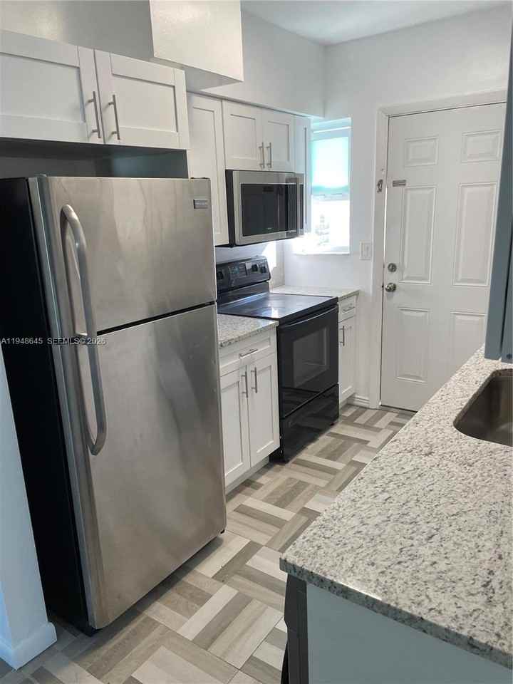 1840 S Treasure Dr #1840-15 - Photo 4 of 17