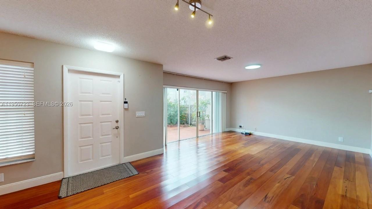 11045 Neptune Dr - Photo 2 of 30