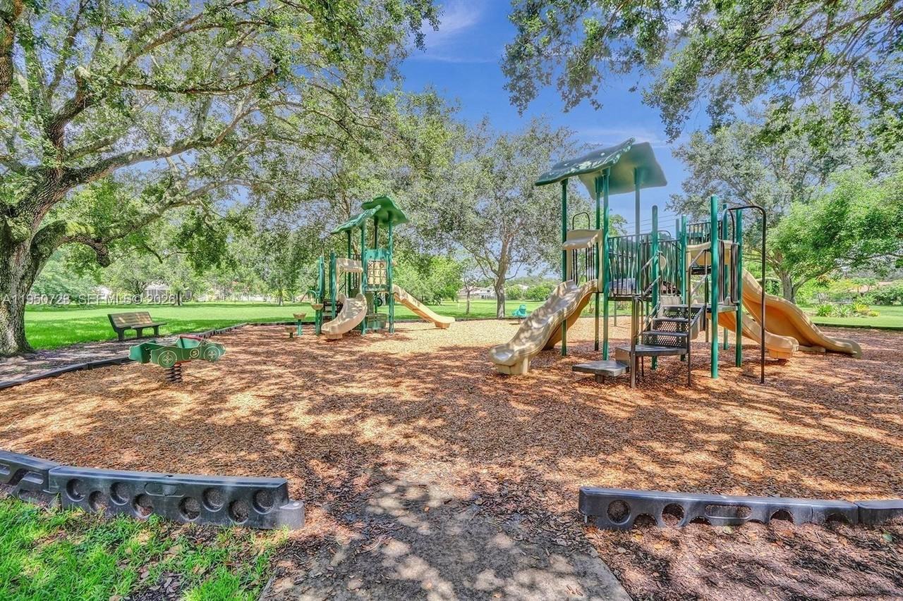 11045 Neptune Dr - Photo 3 of 30