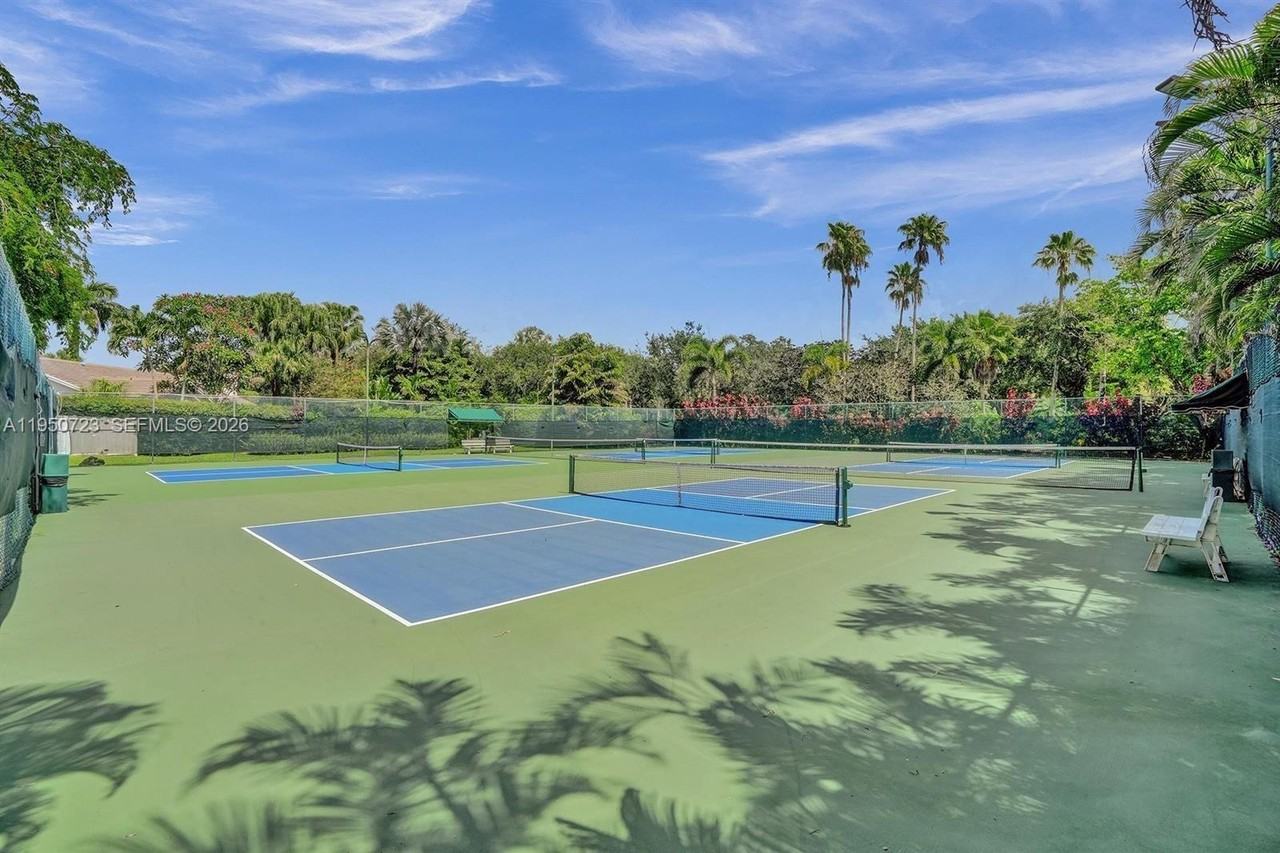 11045 Neptune Dr - Photo 5 of 30