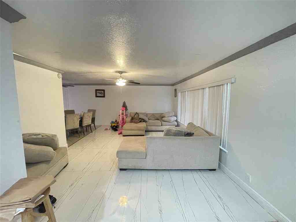 8203 Nw 74th Ter #8203 - Photo 6 of 9