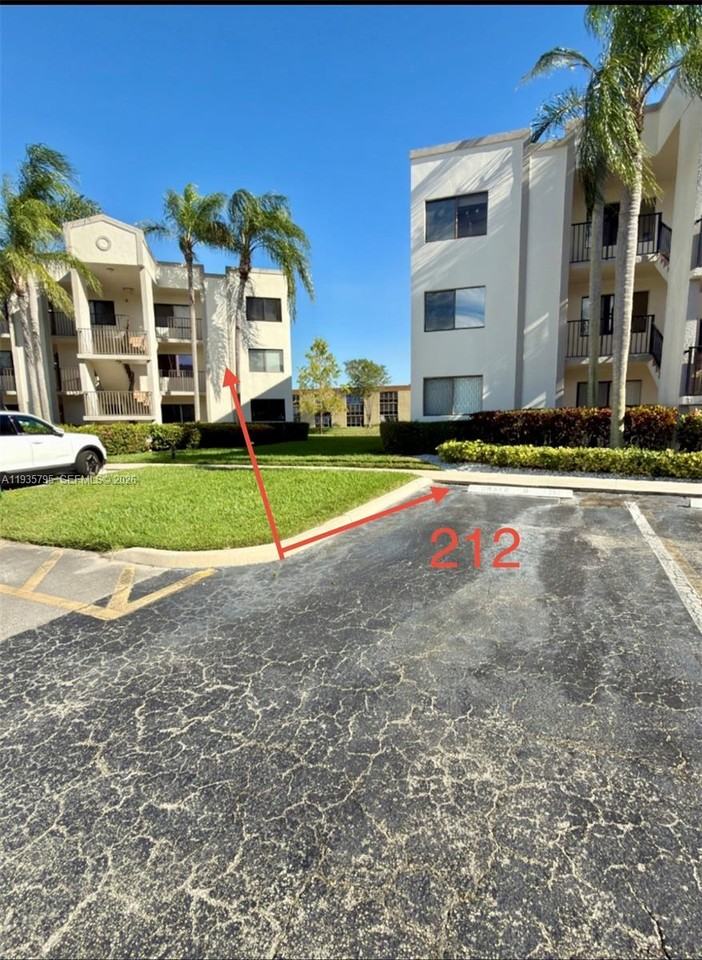 10426 E Clairmont Cir #10426-212 - Photo 3 of 35