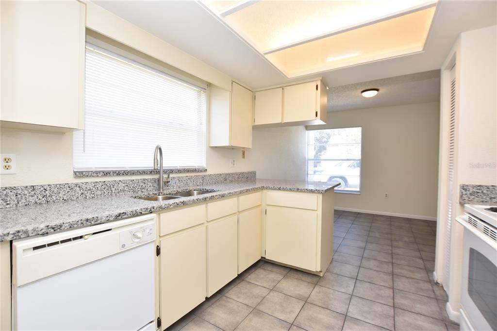 1804 Crystal Grove Dr #1804 - Photo 6 of 19