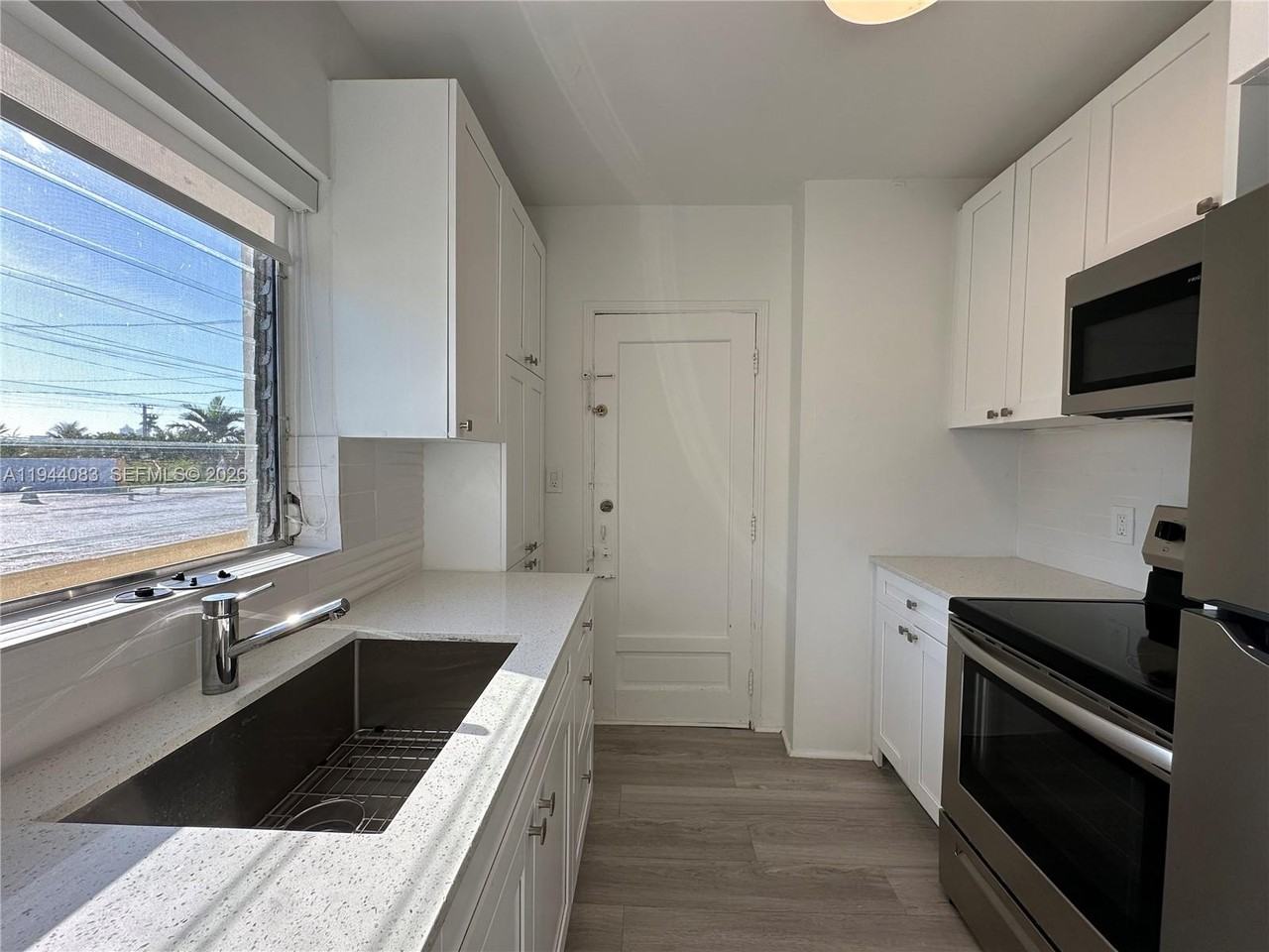 1910 Biarritz Dr #1910-3 - Photo 4 of 23