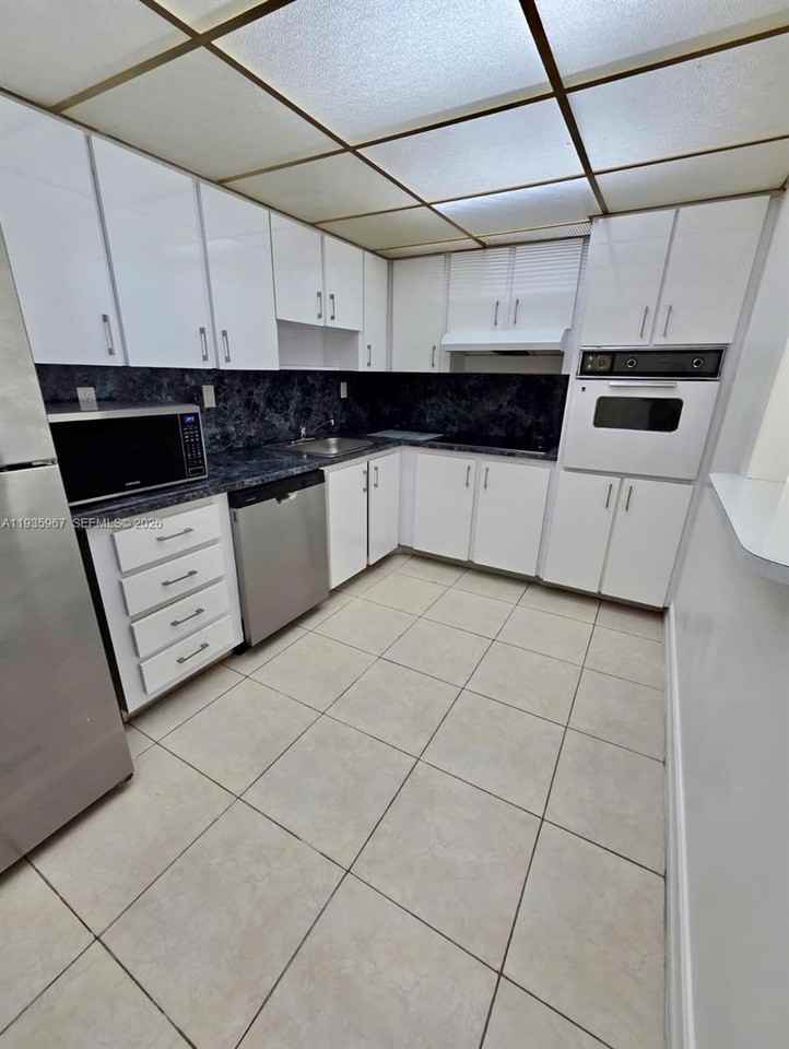 19390 Collins Ave #19390-619 - Photo 3 of 13