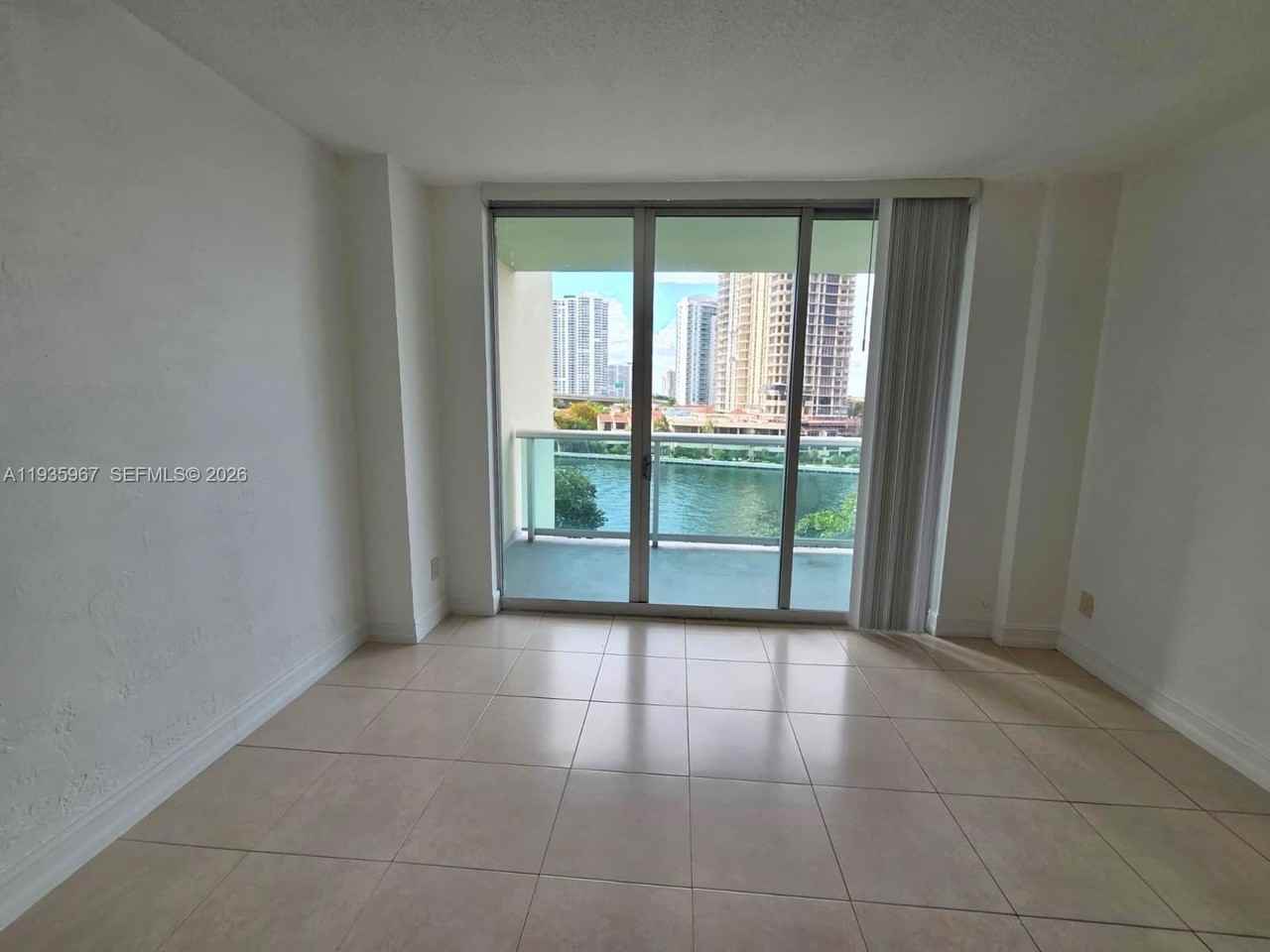 19390 Collins Ave #19390-619 - Photo 5 of 13