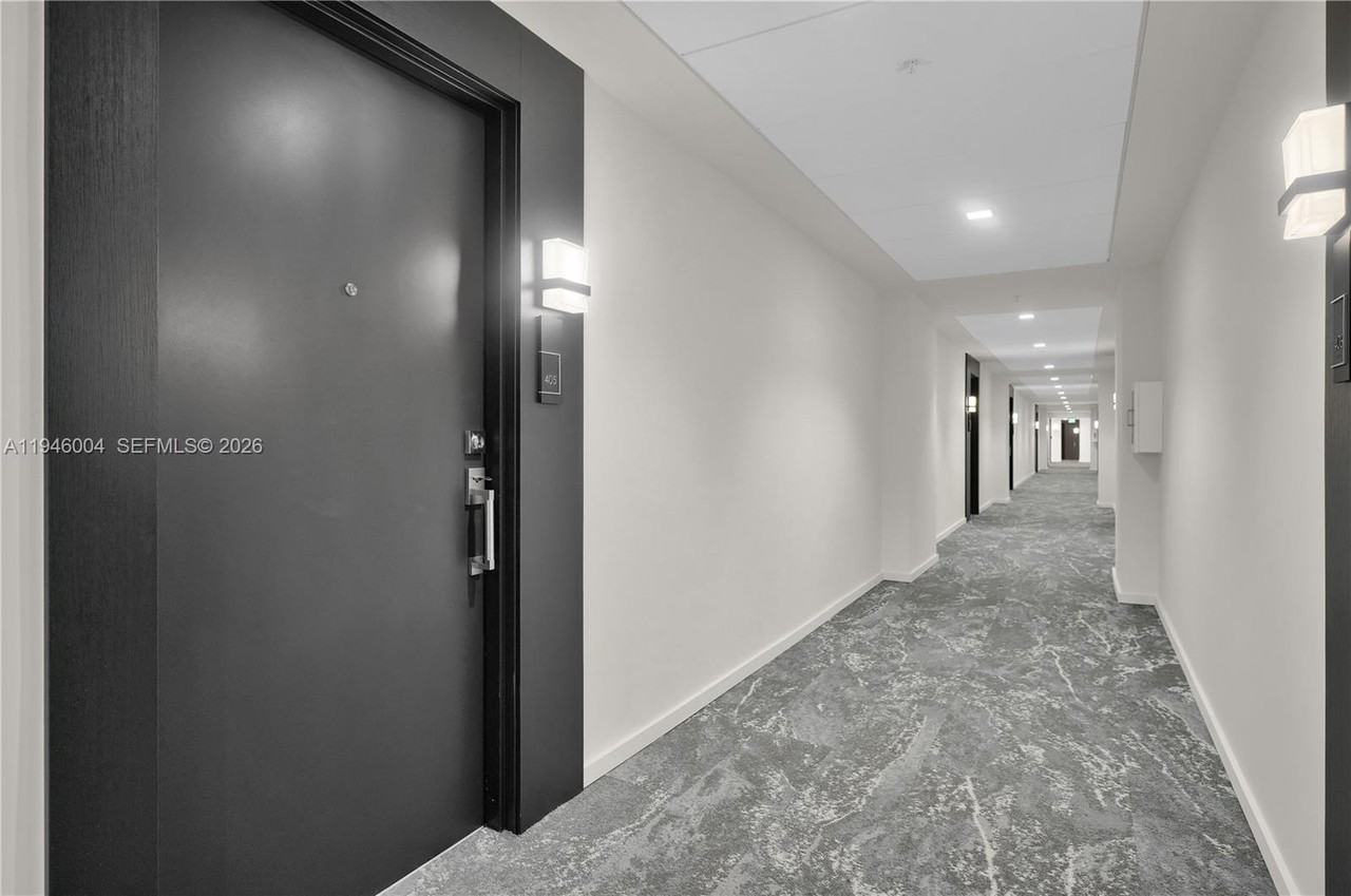 19380 Collins Ave #19380-405 - Photo 4 of 27