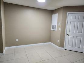 5483 Vineland Rd - Photo 1 of 1