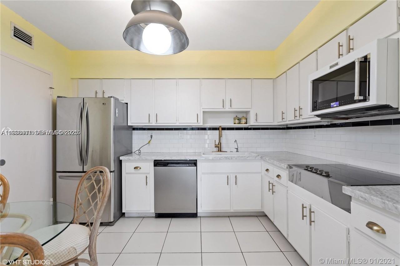 9341 E Bay Harbor Dr #93416D - Photo 4 of 16