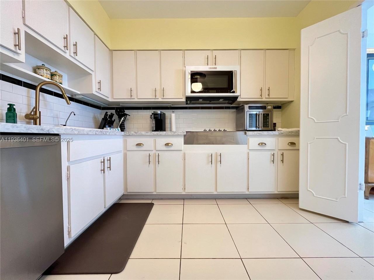 9341 E Bay Harbor Dr #93416D - Photo 7 of 16