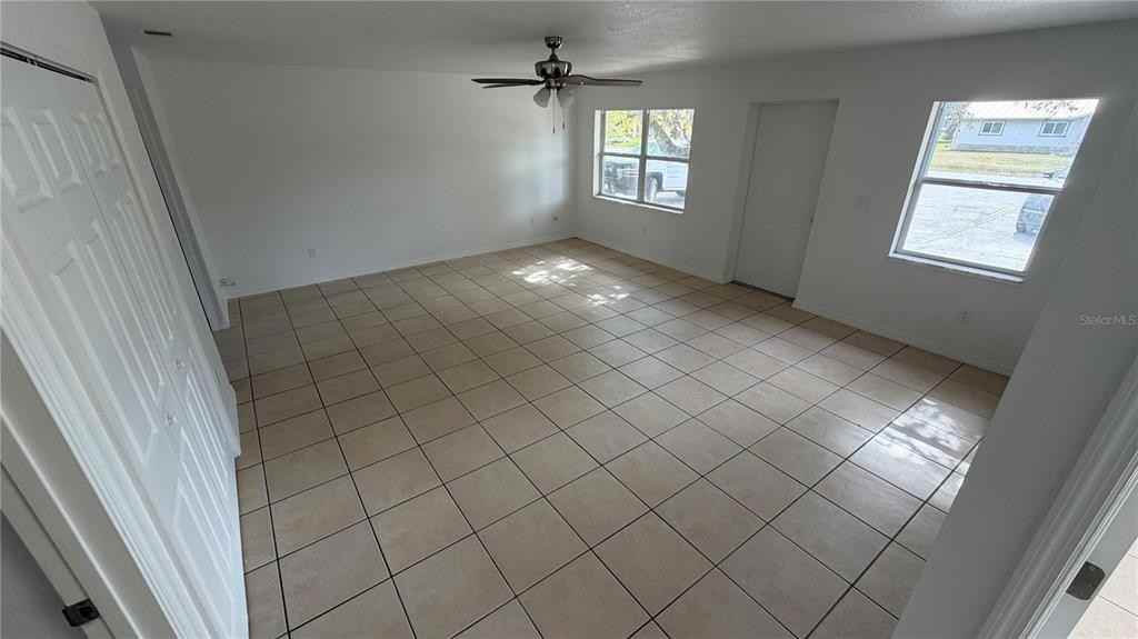 1928 Se Cherry Dr #1928 - Photo 3 of 7