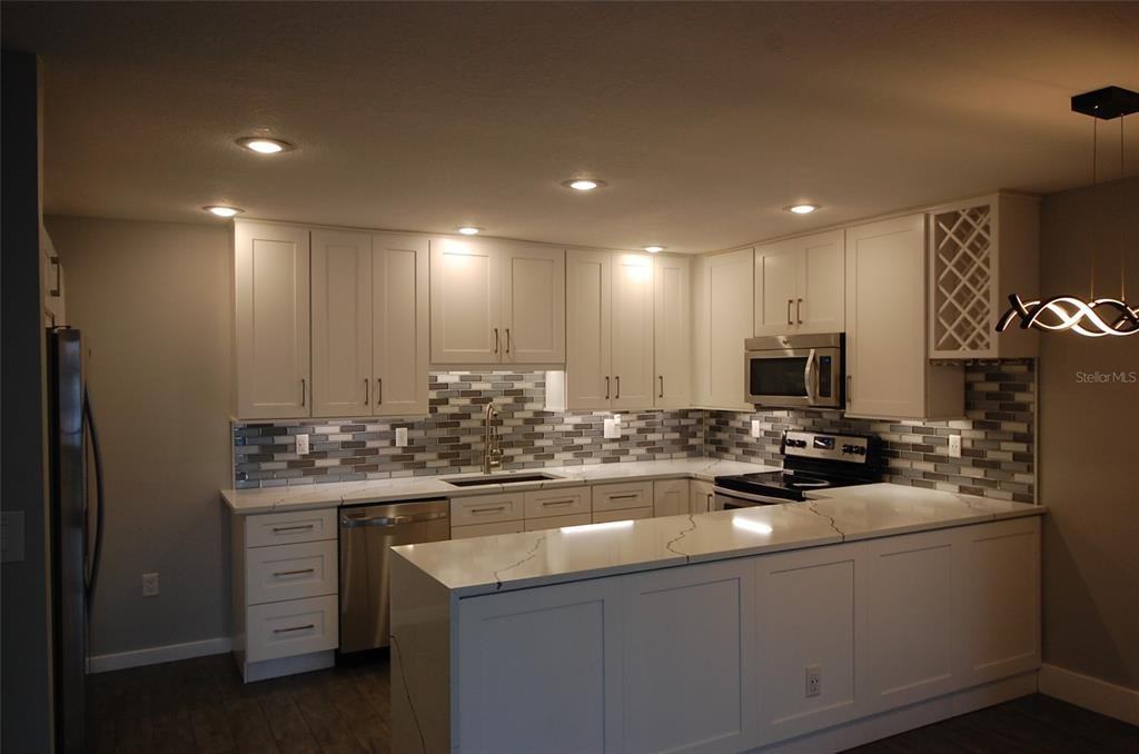 1258 Pine Ridge Cir W #1258E2 - Photo 4 of 28