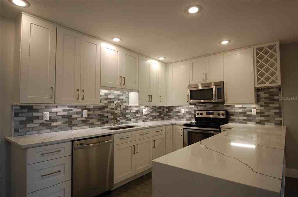 1258 Pine Ridge Cir W #1258E2 - Photo 5 of 28