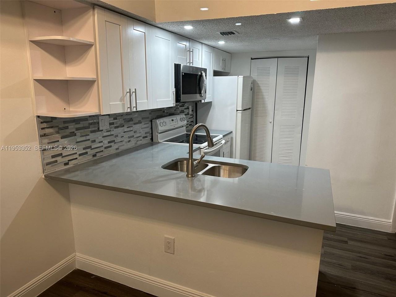 7155 Nw 179th St #7155-304 - Photo 3 of 14