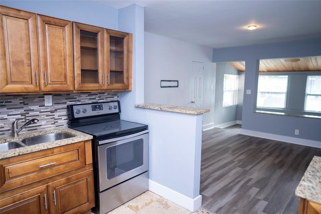 109 Se 23rd St #109-1 - Photo 3 of 29