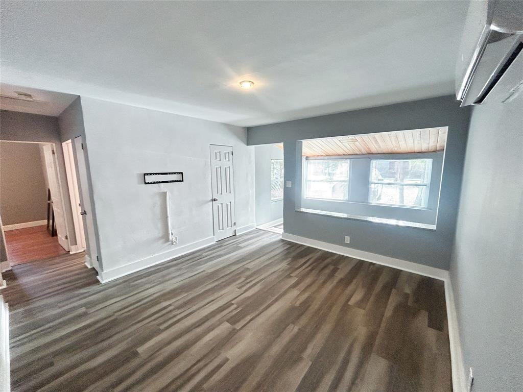 109 Se 23rd St #109-1 - Photo 4 of 29