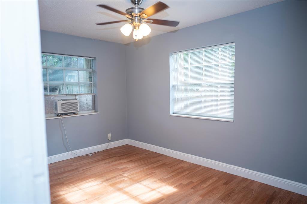 109 Se 23rd St #109-1 - Photo 5 of 29