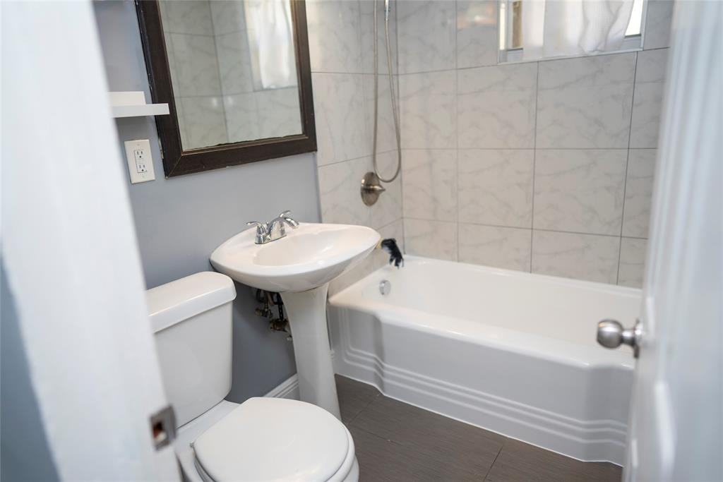 109 Se 23rd St #109-1 - Photo 6 of 29