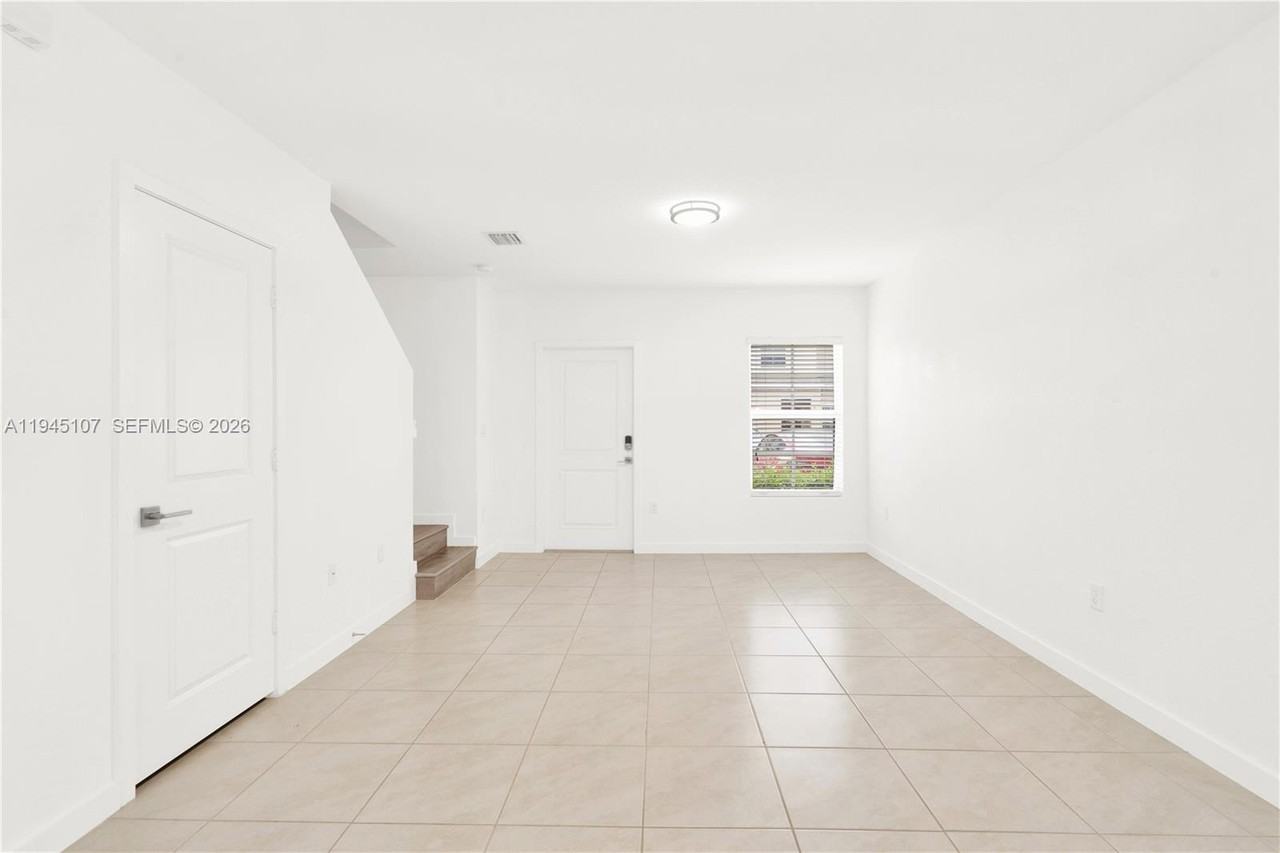 444 Ne 5th St #444-444 - Photo 3 of 15