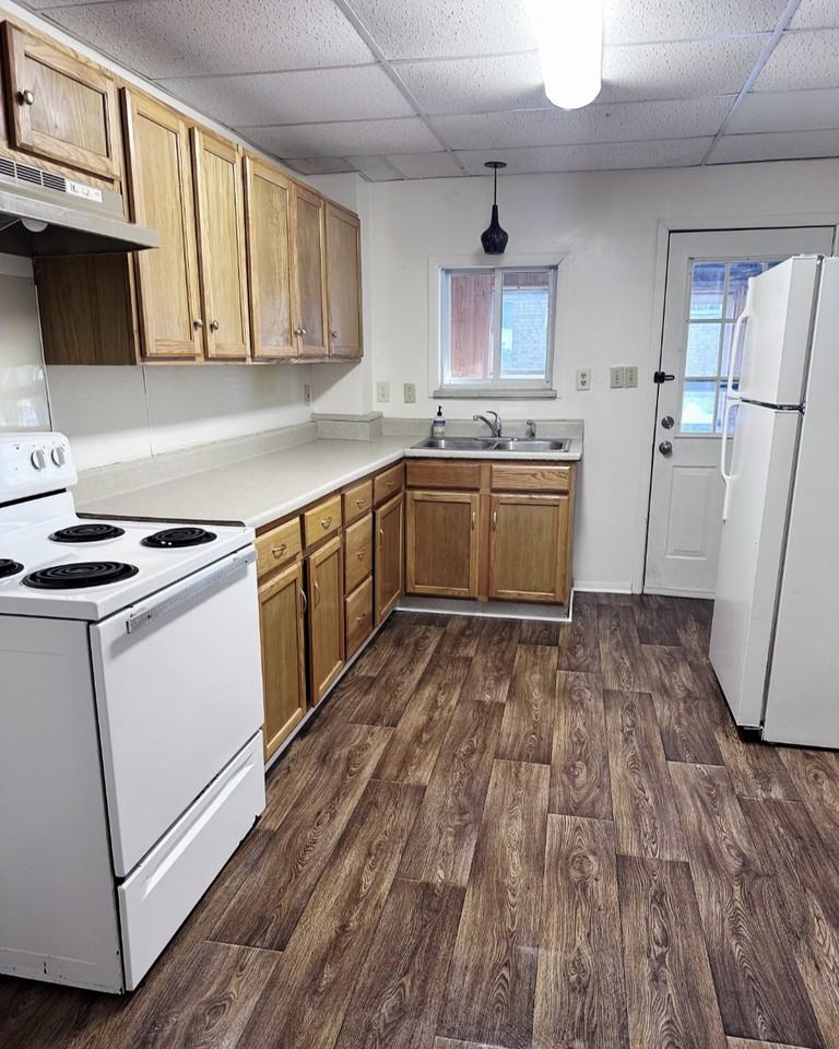 118 S 2nd St #1 - Photo 3 of 9