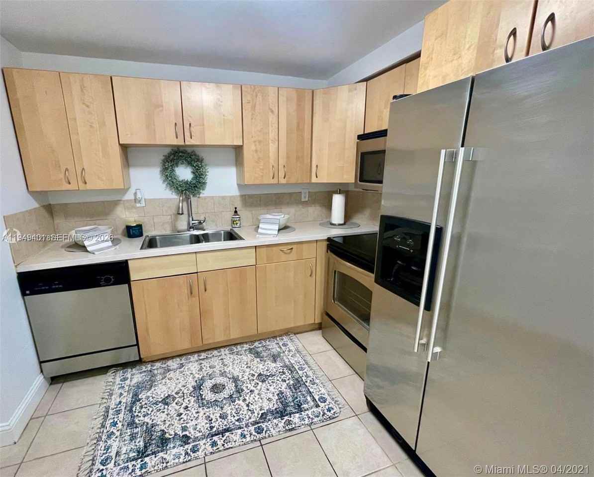 1800 Collins Ave #18007C - Photo 7 of 26