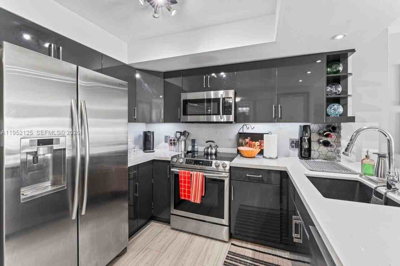 1450 Lincoln Rd #1450-307 - Photo 5 of 18