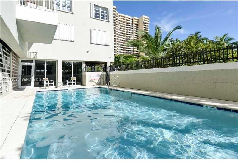 2600 Collins Ave #2600-309 - Photo 4 of 18