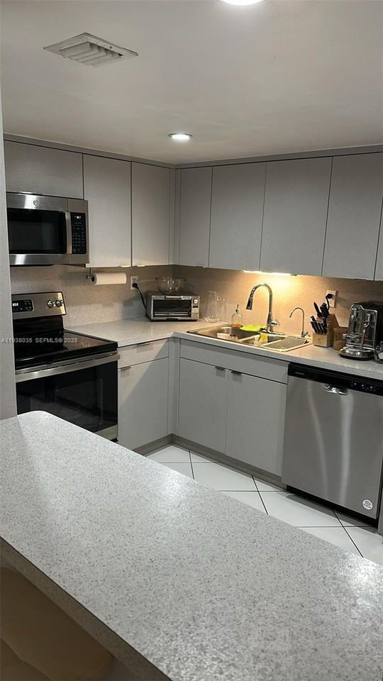 2600 Collins Ave #2600-309 - Photo 5 of 18