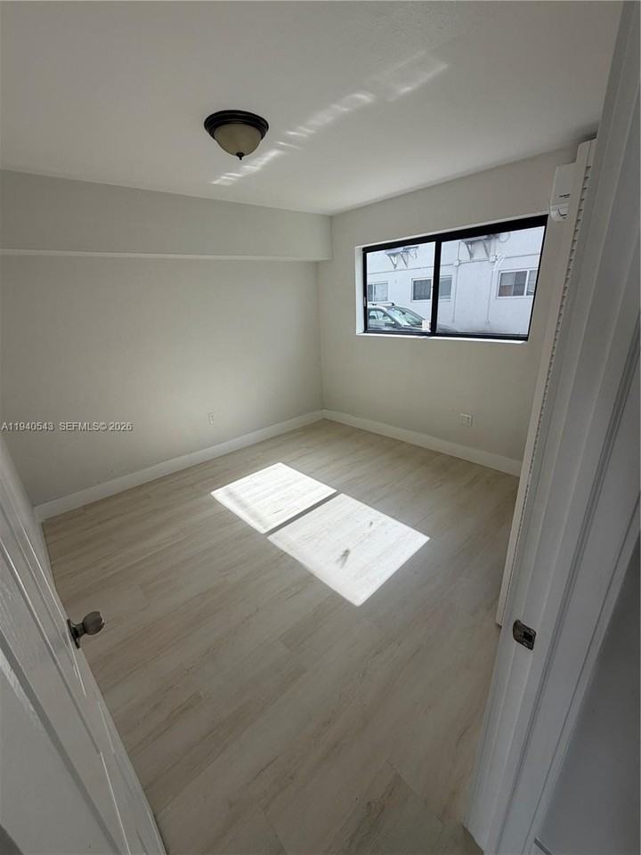 600 Ne 142nd St #600-10 - Photo 6 of 9