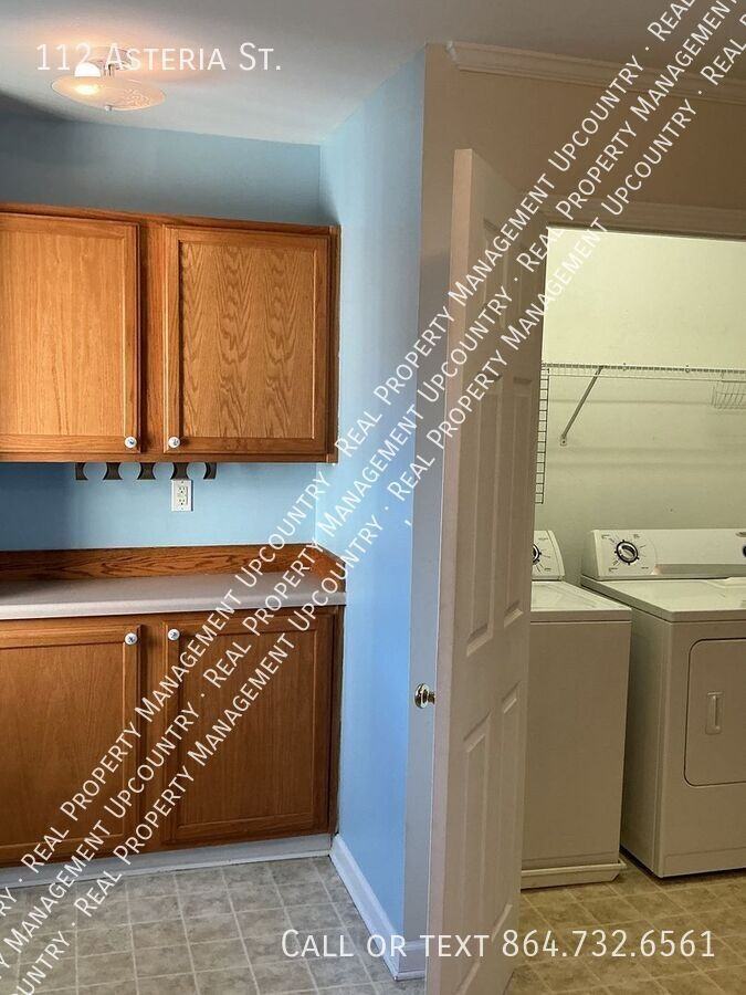 112 Asteria St - Photo 7 of 17