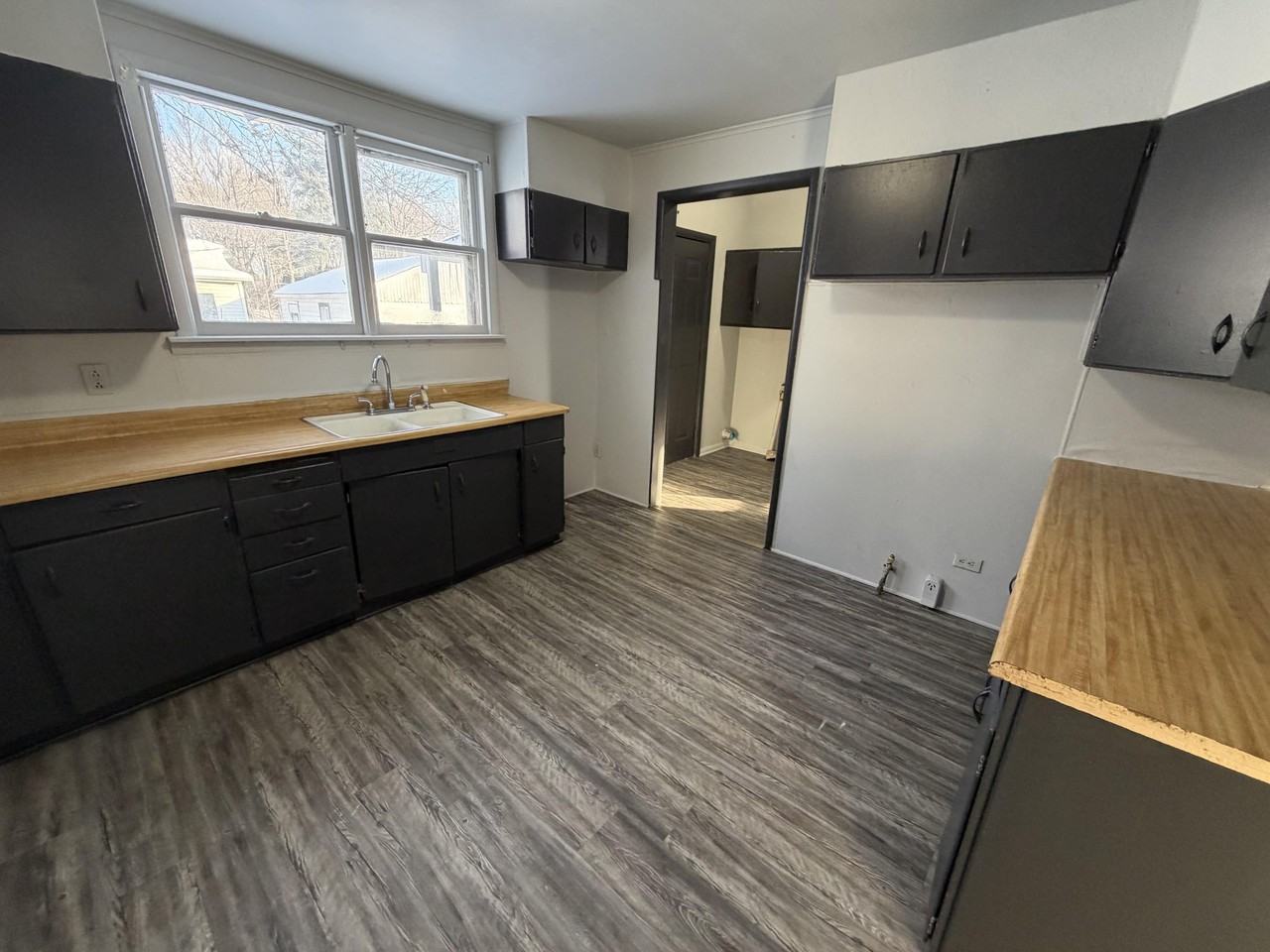 1232 Freeman St - Photo 2 of 15