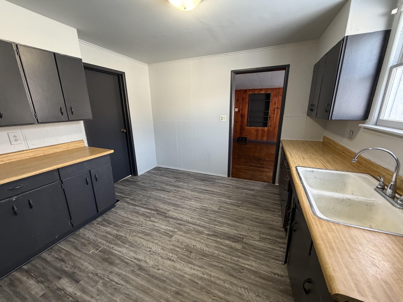 1232 Freeman St - Photo 3 of 15