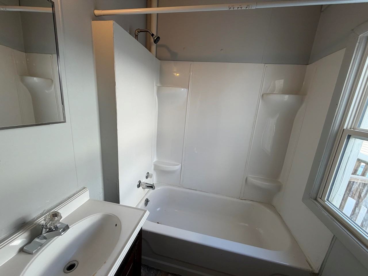 922 N Vermilion St Apt 4 - Photo 4 of 14