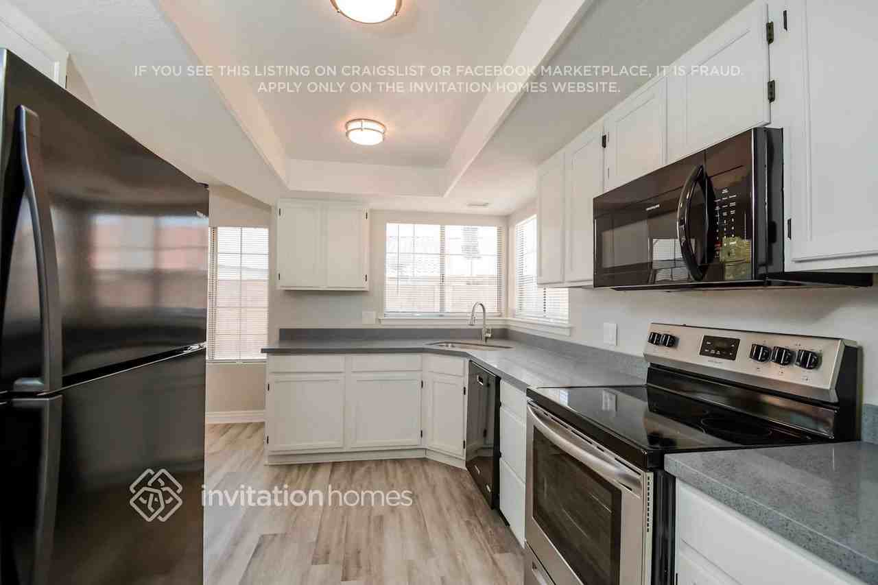 5925 W Shangri La Rd - Photo 6 of 17