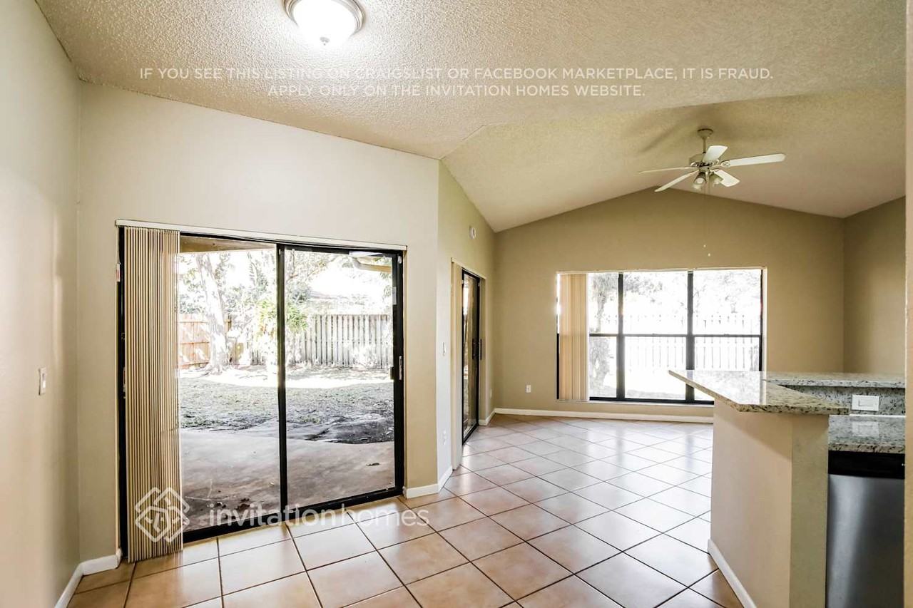 11571 Waterford Ct - Photo 6 of 17