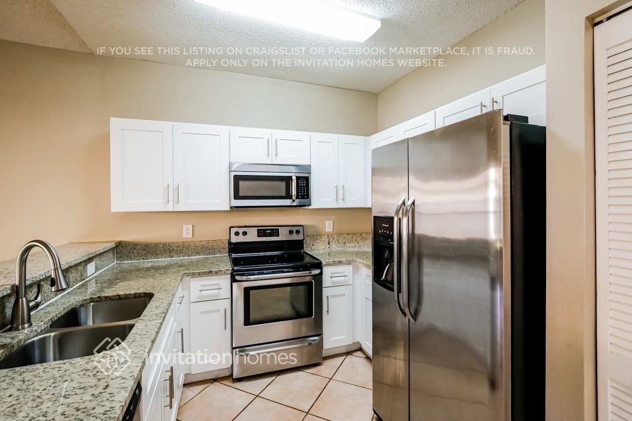 11571 Waterford Ct - Photo 7 of 17