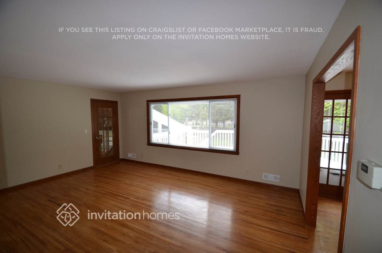 124 Oakwood Rd - Photo 2 of 14