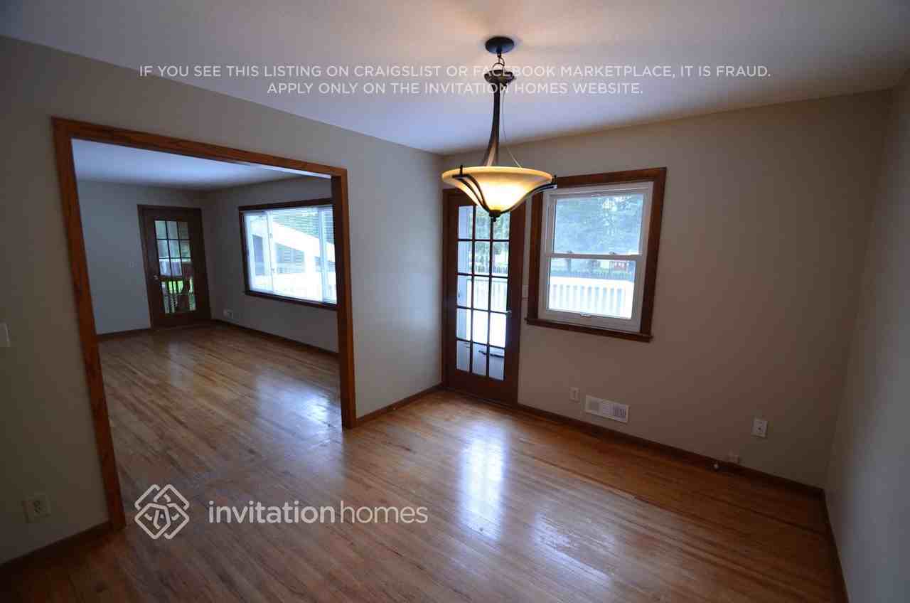 124 Oakwood Rd - Photo 3 of 14