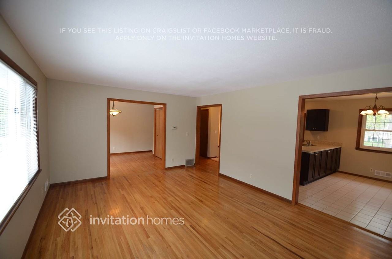 124 Oakwood Rd - Photo 4 of 14