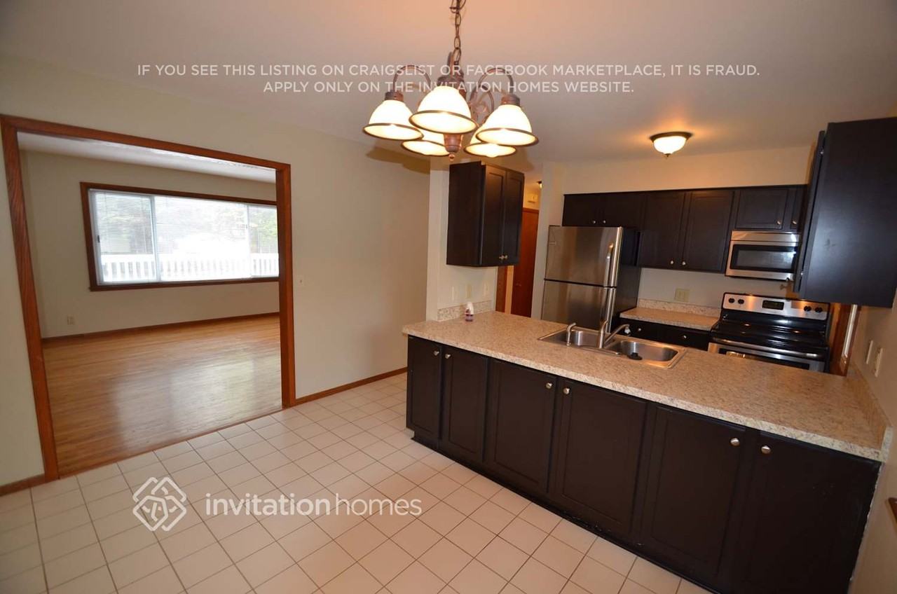 124 Oakwood Rd - Photo 5 of 14