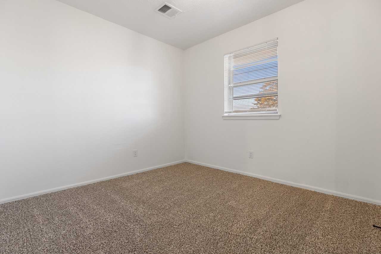 753 Nw 1st St #1 - Photo 5 of 20