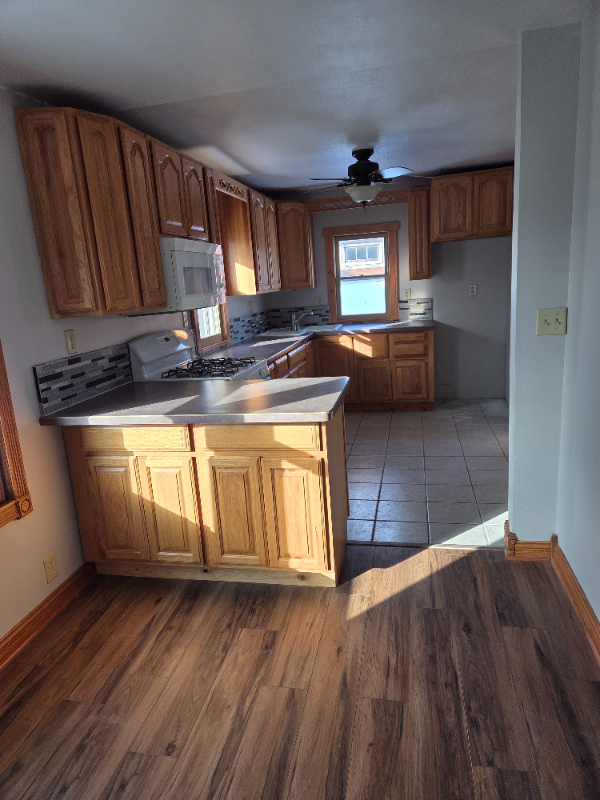 2000 44th Pl - Photo 3 of 8