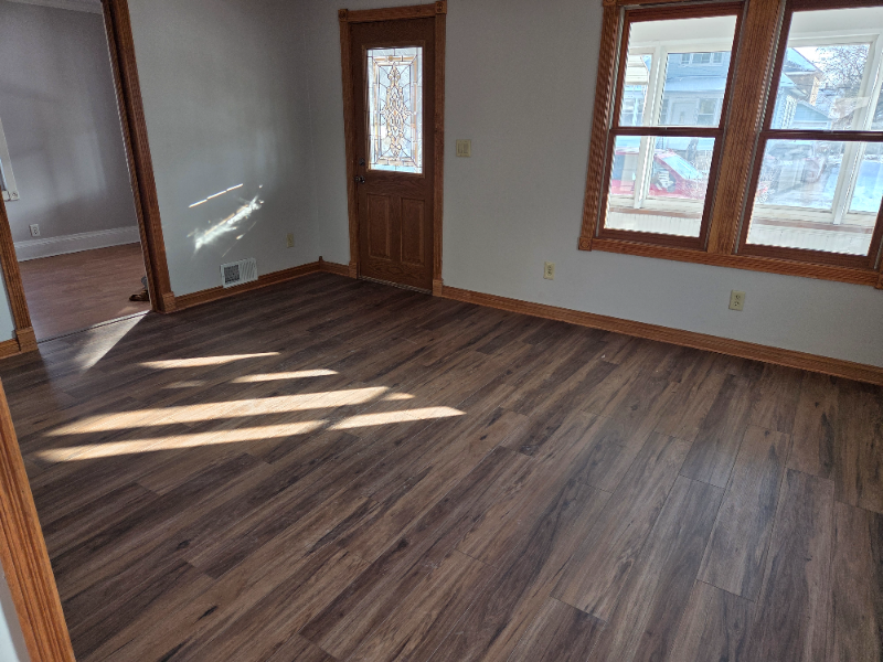 2000 44th Pl - Photo 5 of 8