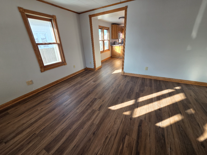 2000 44th Pl - Photo 6 of 8