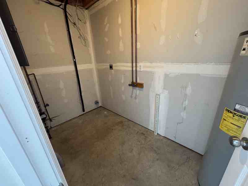 819 Navajo Trl - Photo 4 of 18