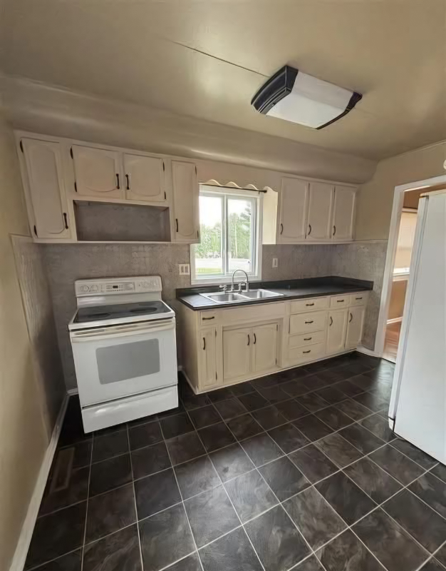 222 Crestview Dr - Photo 2 of 6